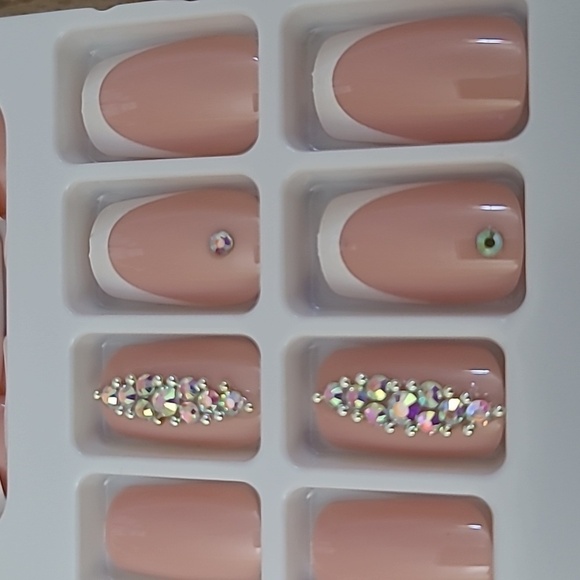 Rhinestone French Manicure Press On Nails - Picture 10 of 13